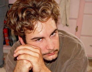 «Ningún adolescente es problemático si se le da dinero»