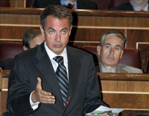 Zapatero convoca un pleno extraordinario para enseñar las fotos de sus vacaciones