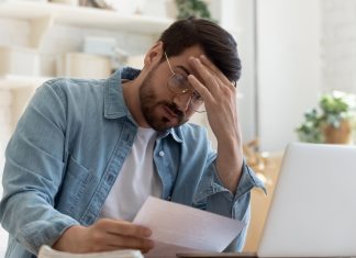 El Gobierno despedirá a algunos españoles para ahorrar costes