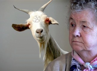 Una anciana invoca al demonio en un curso de inglés
