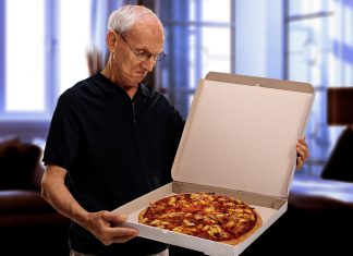 Pide una hawaiana y le traen una pizza con piña