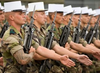 Francia envía a Libia a su Legión Gay