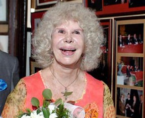 La duquesa de Alba enseñará el poto en la revista «Todo Plantas»