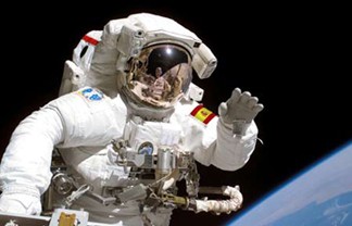 El rey ha viajado al espacio varias veces sin comunicarlo al Gobierno