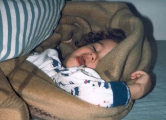 Abandonan a un niño en casa de sus abuelos