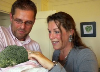 Dos vegetarianos adoptan un brócoli
