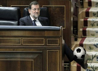 Varios diputados rompen un cristal del Congreso jugando a la pelota