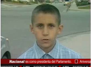 Un niño castigado sin salir pide asilo político a Ecuador