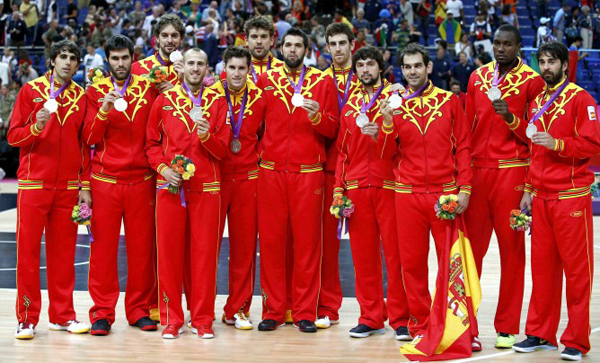 Espectador reporte Tectónico Los atletas españoles se niegan a quitarse el chándal oficial “porque es la  hostia” | El Mundo Today