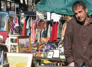 Una mujer encuentra rollete en un mercadillo y resulta de incalculable valor sentimental