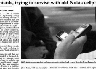 El New York Times difunde fotos de españoles sin iPhone para ilustrar la precariedad del país
