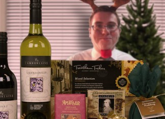 Una empresa incluye becarios en las cestas de Navidad de sus directivos