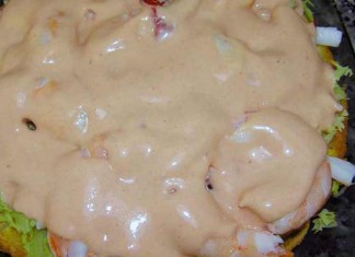 Señora llama «ensaladita» a sopa de mayonesa con cuatro hierbas