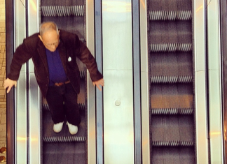 «Llevo seis horas aquí parado porque se averiaron las escaleras»