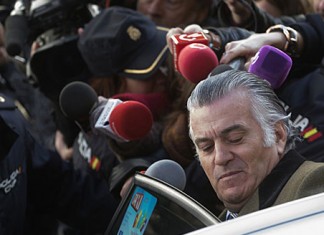 Bárcenas se muestra optimista porque el juez le ha pedido un autógrafo