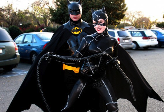 Catwoman le sugiere a Batman sustituir el batcoche por un modelo «más  familiar” | El Mundo Today