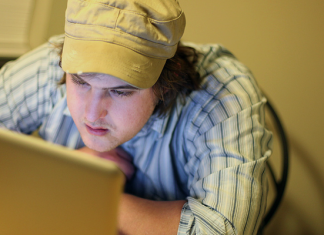 Internauta no entiende por qué no hay texto en los titulares de esta sección