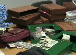 Cae una red de poetas que escondían droga entre líneas
