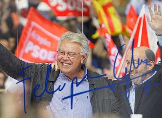 Rubalcaba expone su colección de autógrafos de Felipe González