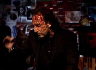 Iker Jiménez reaparece, tras un corte publicitario, completamente cubierto de sangre y vísceras