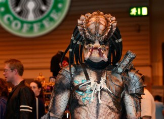 Predator olvida usar su visión térmica y se quema con el café