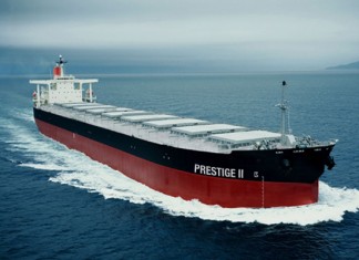 El petrolero Prestige II se acerca a las costas de A Coruña