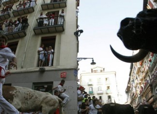 Descubre que tiene un toro clavado en el costado horas después de un encierro de San Fermín