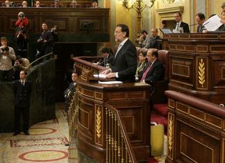 La garrafa para orinar que hay tras el estrado del Congreso vuelve a estar llena