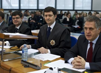 El Tribunal de Estrasburgo anula la ley que obliga a comer con los suegros todos los domingos