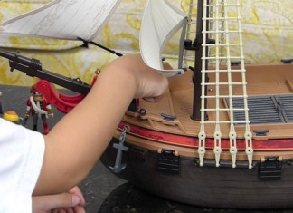 Un niño exige un año sabático para montar el barco pirata de Playmobil
