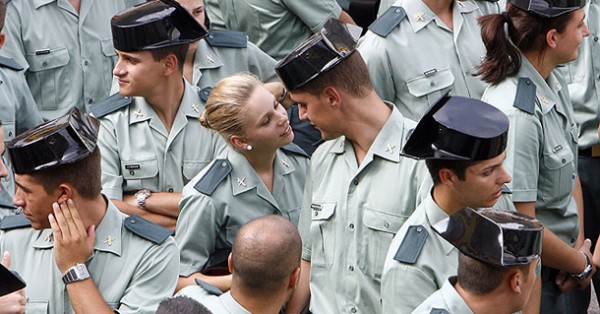 Las Parejas De Guardias Civiles Podrán Casarse En 2014 El Mundo Today 3245