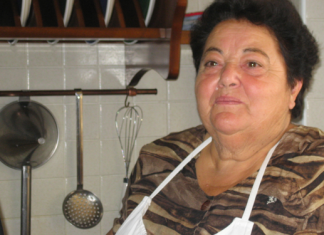 Una madre da inicio a un proceso de fusión de dos paquetes de pasta distintos