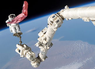 La NASA prohibirá a sus astronautas sacudir las migas del mantel fuera de la nave