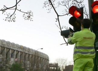 Los semáforos de Madrid no se pondrán en verde hasta que te quites el dedo de la nariz