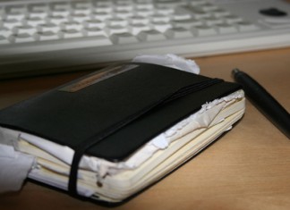 Libreta Moleskine, aterrada ante la próxima idea para novela que su dueña pueda tener