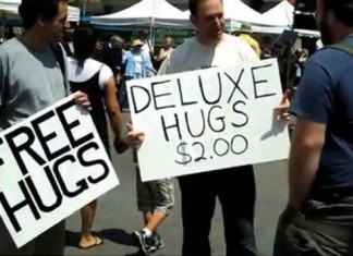 El movimiento “Abrazos Gratis” lanza un servicio premium que incluye final feliz