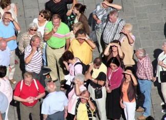 Los turistas exigen su propio país