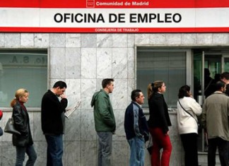 El paro y «¿Qué me pongo?» son las principales preocupaciones de los españoles, según el CIS