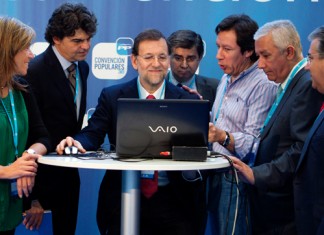 Mariano Rajoy crea una comisión de expertos para que le digan si debe aceptar los nuevos Términos y Condiciones de iTunes