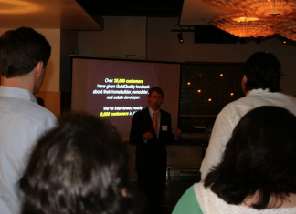 Improvisa un Power Point de 35 páginas para convencer a sus amigos de pedir una ensalada «para poner en medio»