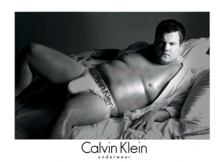 Calvin Klein paga 20.000 euros a un señor por anunciarse en la goma de sus calzoncillos