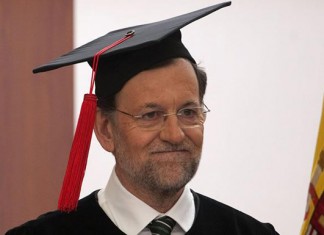 Rubalcaba llega a la facultad de Químicas y encuentra a un jefe de estudios idéntico a Rajoy