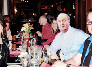 El Rey organiza unas cañas de despedida en el bar “Josjuan”