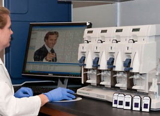 Un estudio confirma que todas las mujeres tienen restos del ADN de Julio Iglesias
