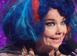 Björk se retira por miedo a que la versione Pitingo