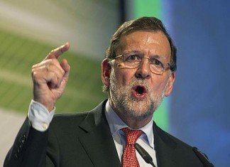 Un despistado Rajoy le dice a Pablo Iglesias que, si tanto critica, por qué no se presenta a las elecciones