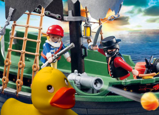El brutal ataque de un patito de goma vuelve a humillar a los piratas del barco de Playmobil
