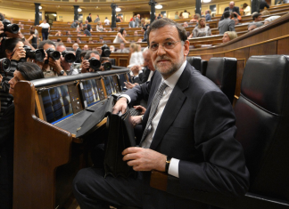 Rajoy convoca un Pleno extraordinario para debatir si el vestido ese de Internet es dorado y blanco o azul y negro