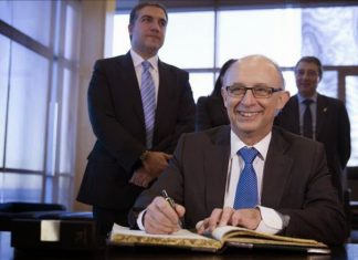 Montoro recuerda que estará firmando amnistías fiscales esta tarde en El Corte Inglés