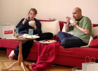 Los repartidores de Just Eat se quedarán en tu comedor hasta que te hayas terminado todo el plato